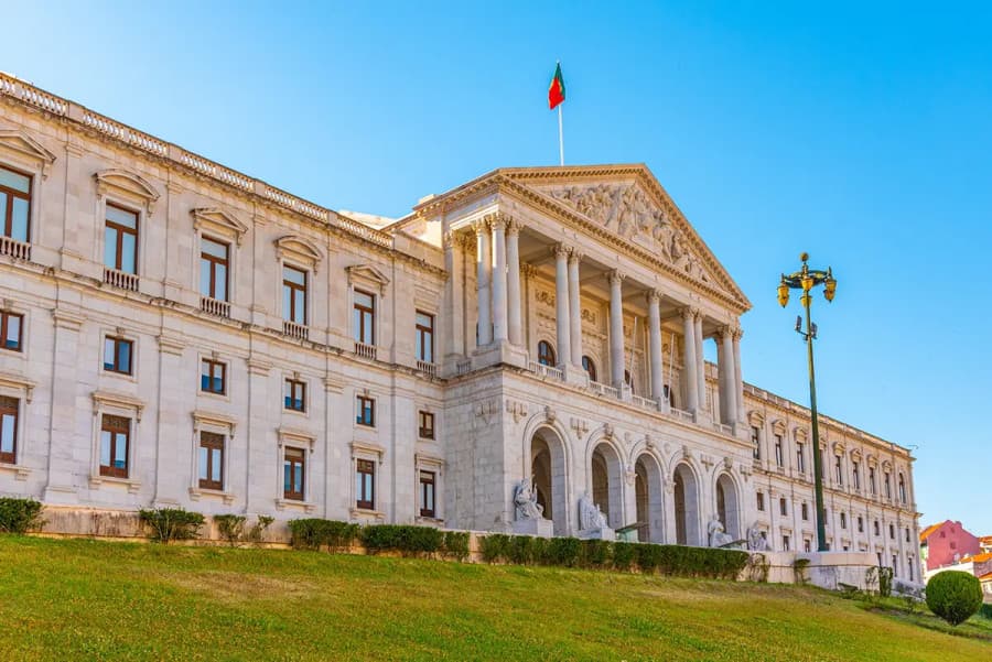 Portugal's 2024 Elections: A Historic Shift in Voter Turnout and Political Landscape