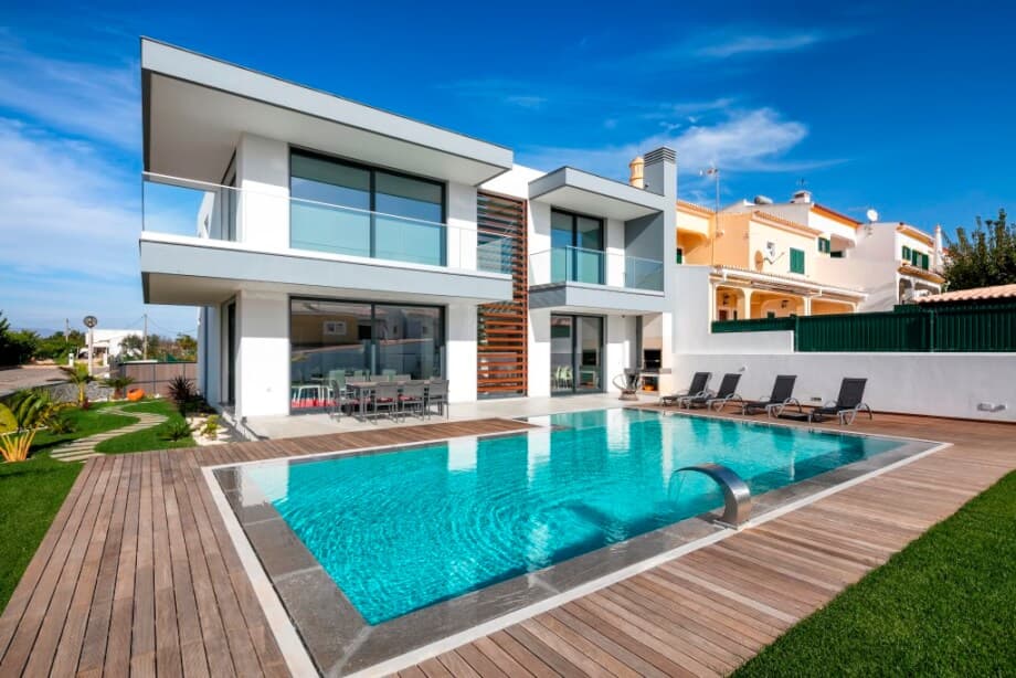 Featured property image in slider gallery